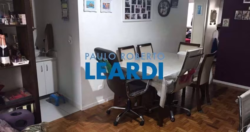 Apartamento à venda na Rua Vitorino Carmilo, 582, Barra Funda, São Paulo