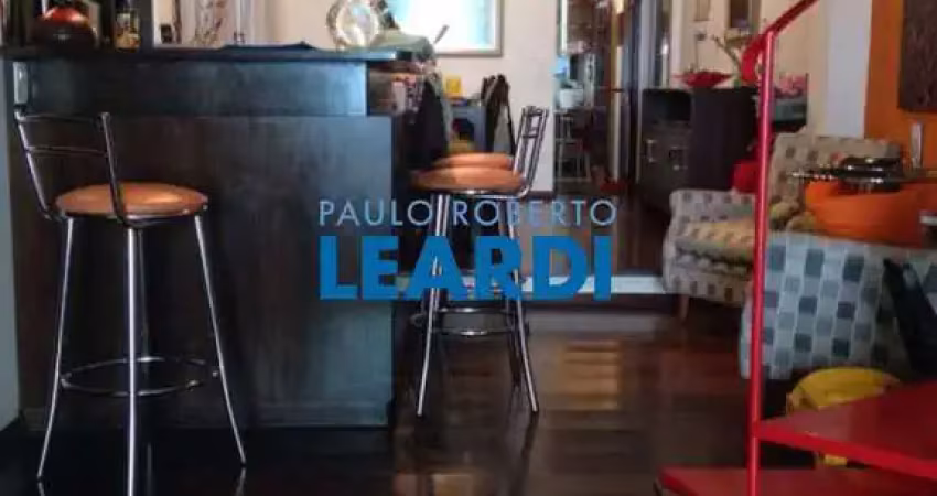 Casa à venda na Rua Mário Whateley, 320, Alto da Lapa, São Paulo
