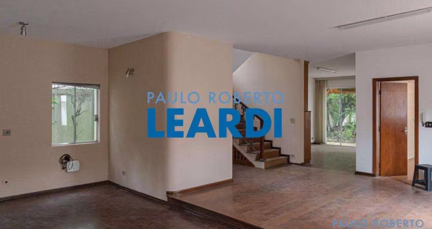 Casa à venda na Rua Angatuba, 370, Pacaembu, São Paulo