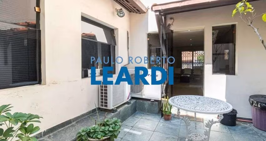 Casa à venda na Rua Manoel Cebrian Ferrer, 60, Vila Clementino, São Paulo