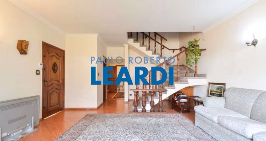 Casa à venda na Rua Padre Senepa, 159, Vila Monumento, São Paulo