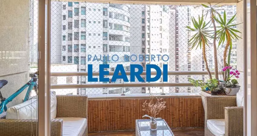 Apartamento à venda na Avenida Jamaris, 64, Moema, São Paulo