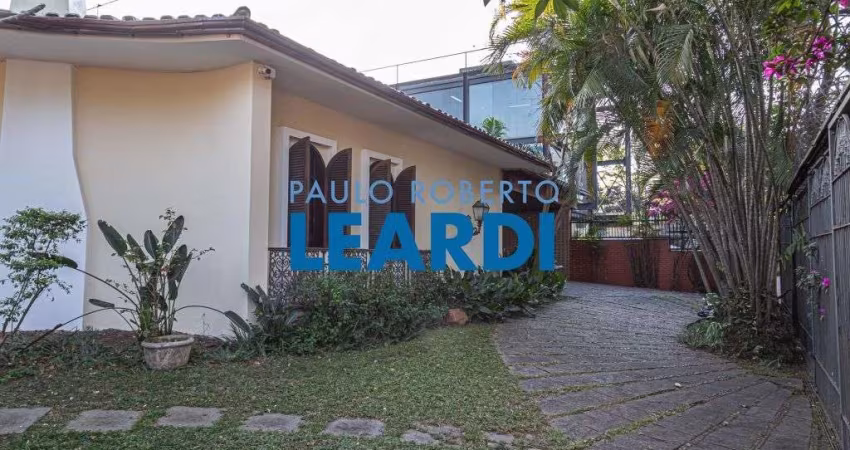 Casa à venda na Avenida São Gualter, 1400, Alto de Pinheiros, São Paulo