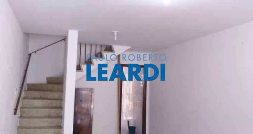 Casa à venda na Rua Belchior Carneiro, 220, Lapa de Baixo, São Paulo