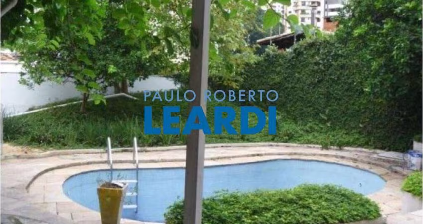 Casa para alugar na Rua Itamarati, 45, Pacaembu, São Paulo