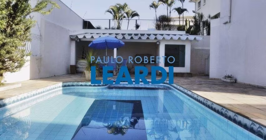 Casa à venda na Rua Teodoro Ramos, 43, Pacaembu, São Paulo