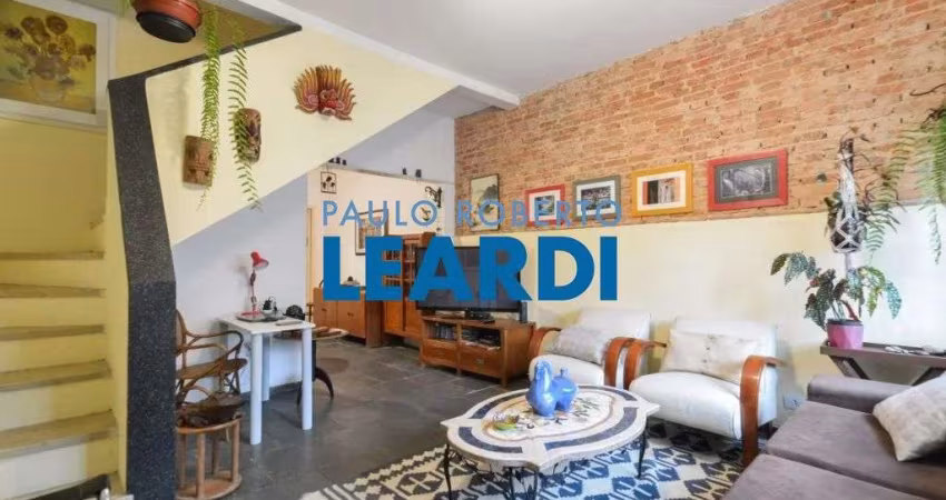 Casa à venda na Rua Meruoca, 48, Jardim da Glória, São Paulo
