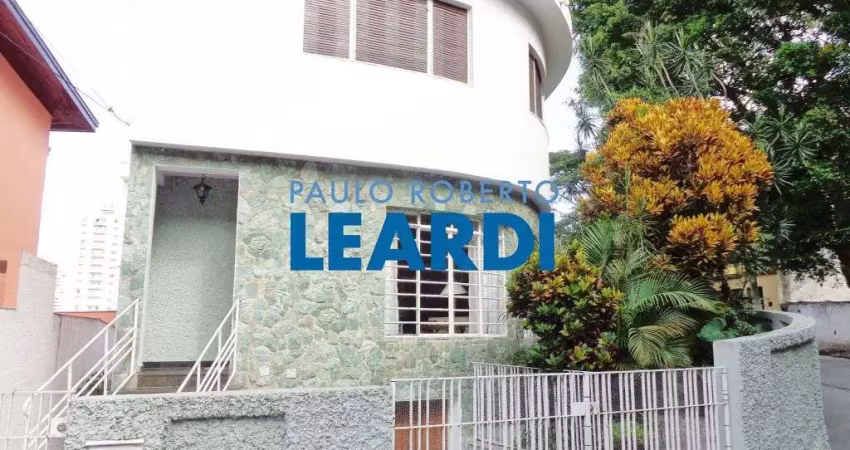 Casa à venda na Rua André Dreyfus, 366, Sumaré, São Paulo