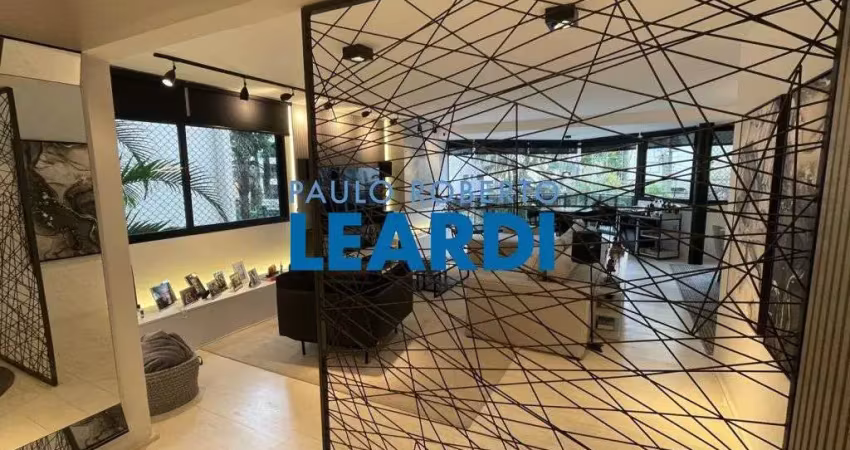 Apartamento à venda na Rua Urano, 35, Aclimação, São Paulo