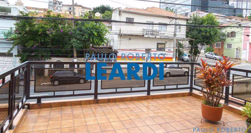 Casa à venda na Avenida Lacerda Franco, 1186, Aclimação, São Paulo