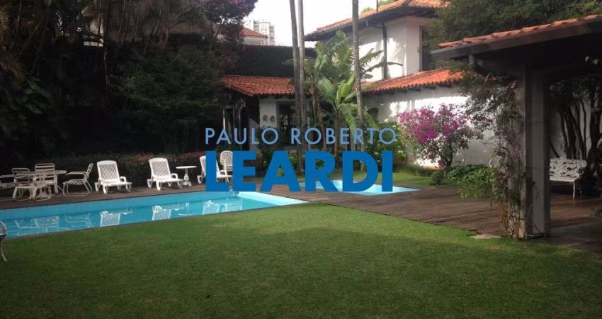 Casa à venda na Rua Conselheiro Zacarias, 62, Jardim Paulista, São Paulo
