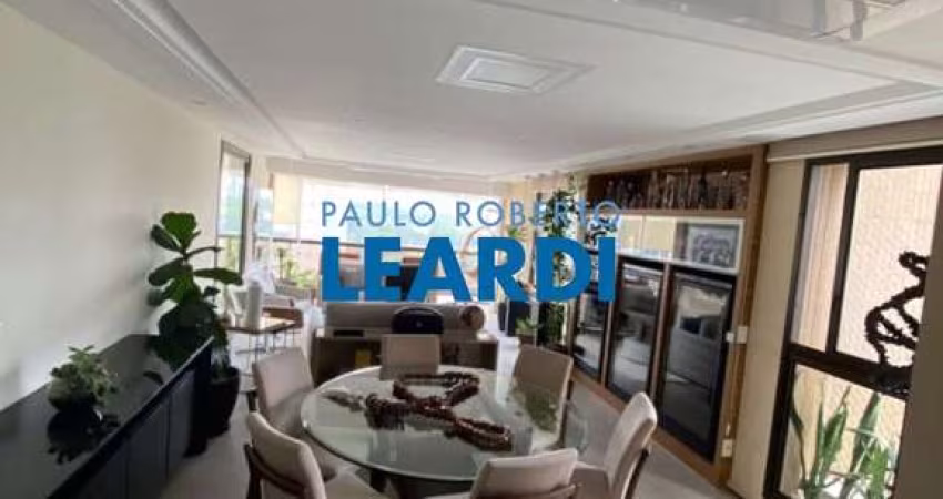 Apartamento à venda na Alameda dos Arapanés, 178, Moema, São Paulo