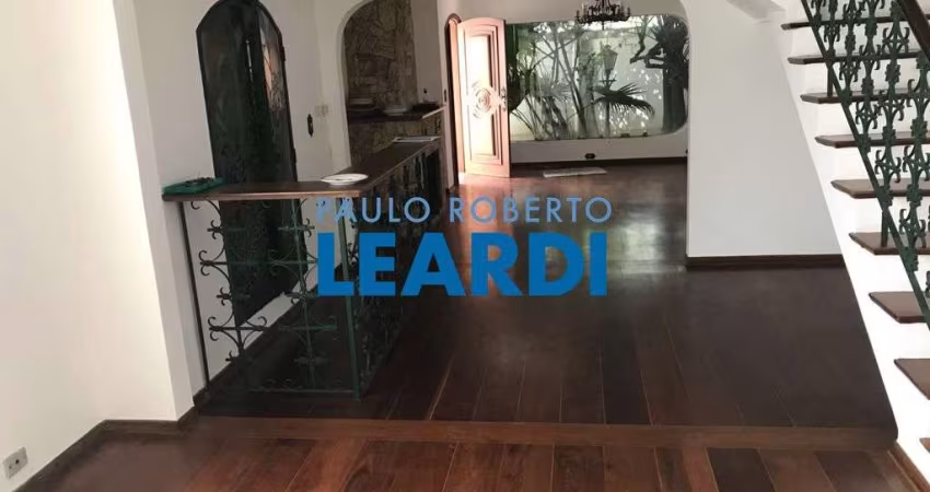 Casa à venda na Rua Eça de Queiroz, 510, Vila Mariana, São Paulo
