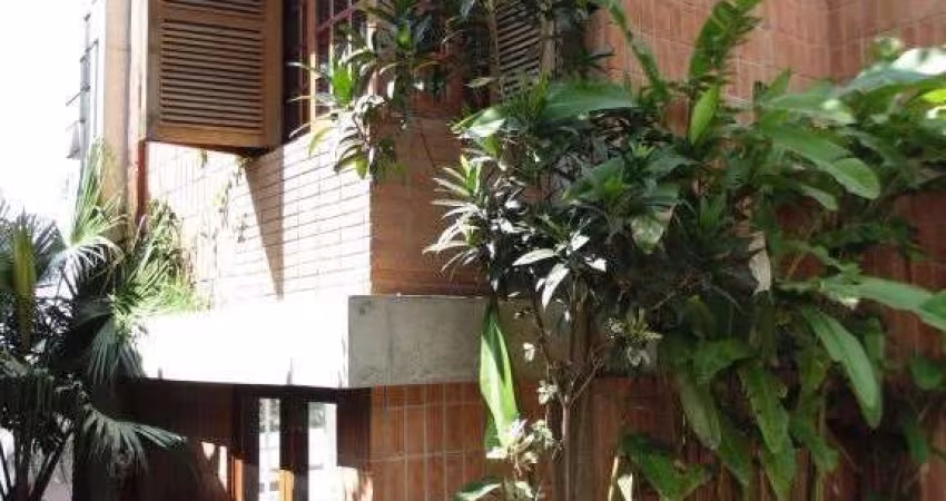 Casa com 4 quartos para alugar na Rua Petrópolis, 522, Sumaré, São Paulo