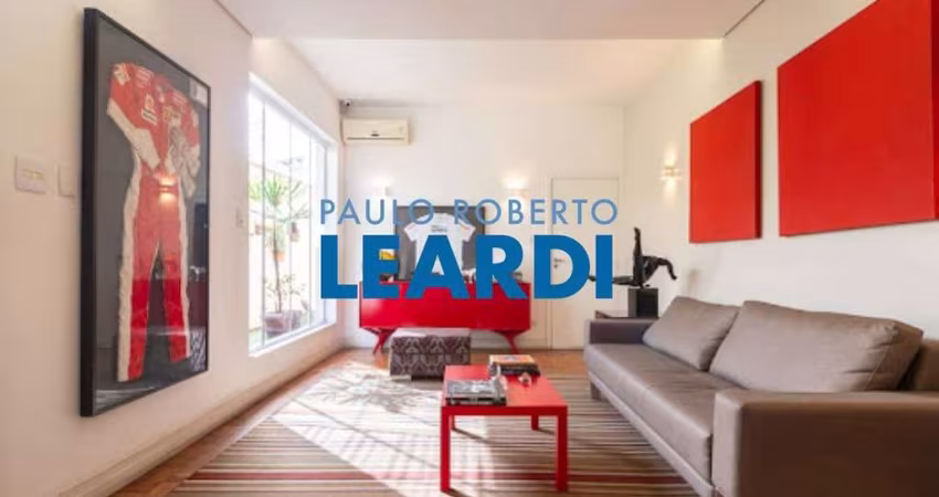 Casa à venda na Avenida Pacaembu, 1199, Pacaembu, São Paulo