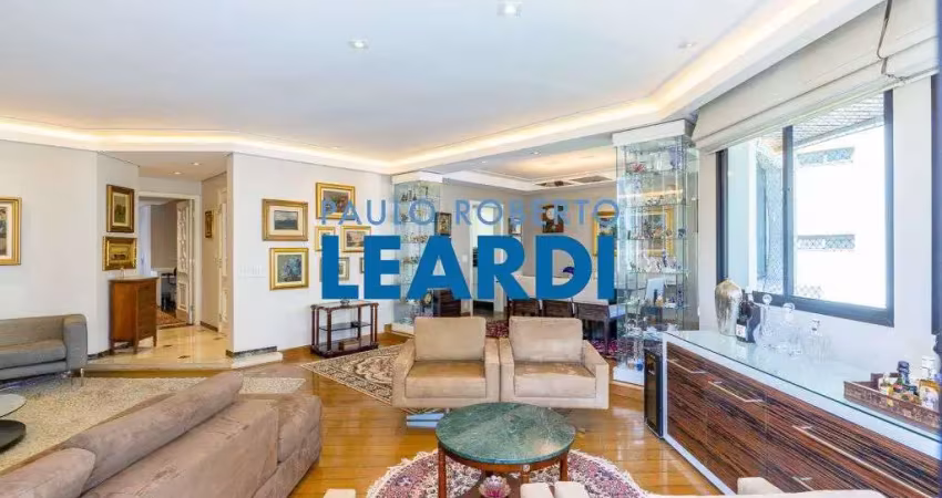 Apartamento à venda na Rua Gil Eanes, 154, Campo Belo, São Paulo