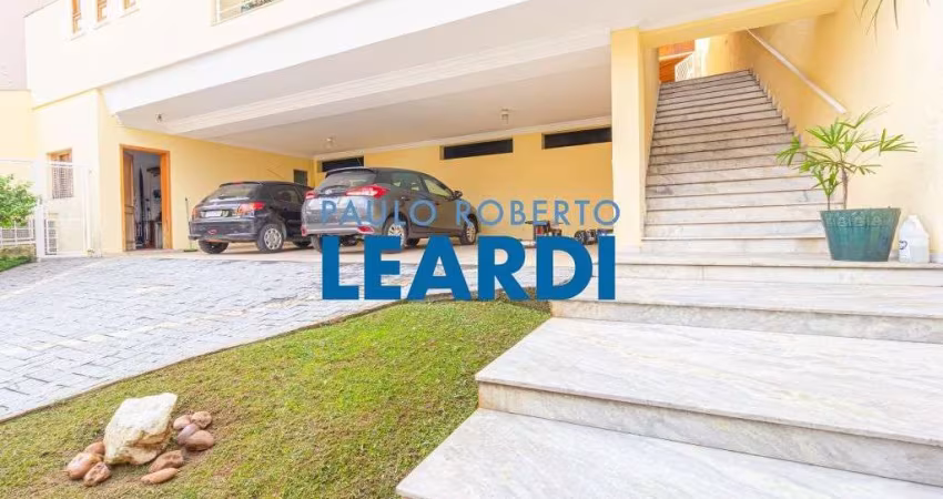 Casa à venda na Avenida Cardeal Motta, 1252, City América, São Paulo