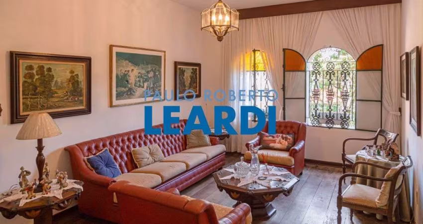 Casa à venda na Rua Paris, 147, Sumaré, São Paulo