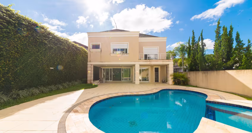 Excelente casa com piscina em condominio no campo comprido!