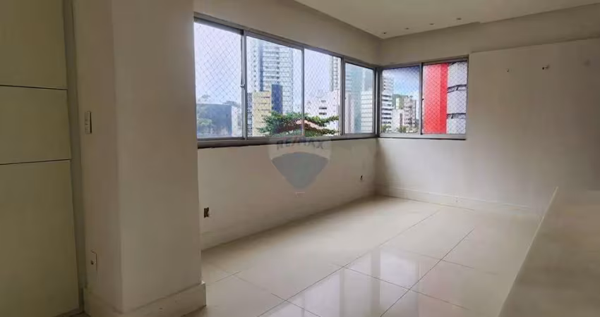 Apartamento 3/4, 2 suítes e móveis planejados à venda no jardim apipema, próximo à rua professor sabino silva.
