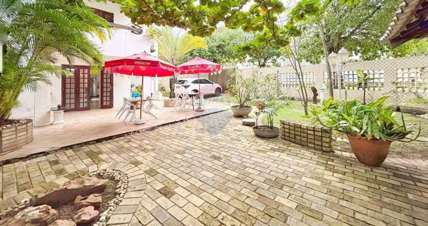 Casa duplex com 4 quartos, terreno arborizado e a 50m da praia – stella maris