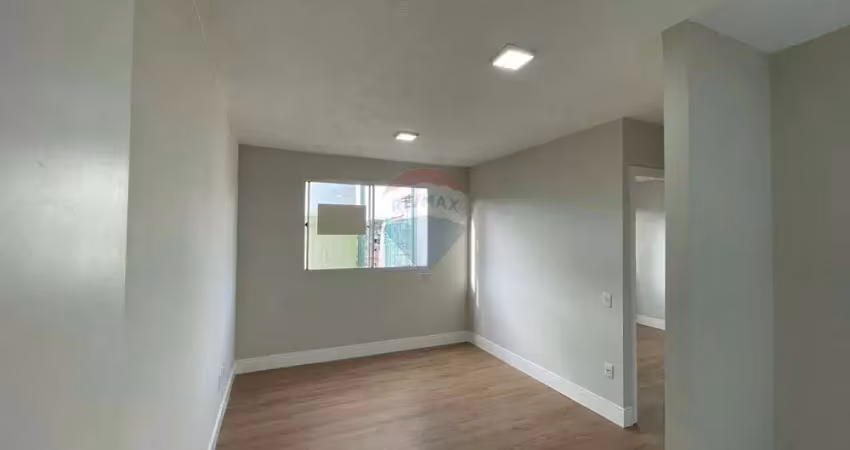 Todo reformado com piso vinílico e porcelanato no banheiro!