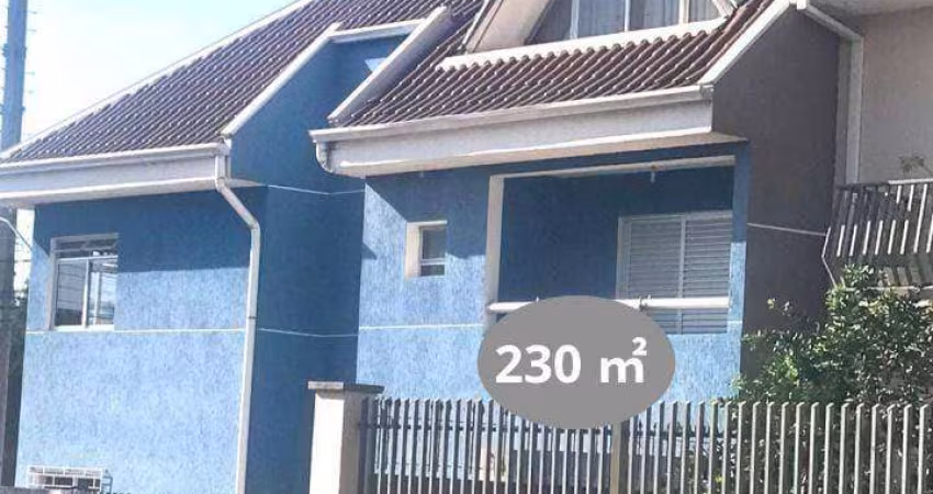 Sobrado com 4 dormitórios à venda, 240 m² por R$ 840.000,00 - Portão - Curitiba/PR