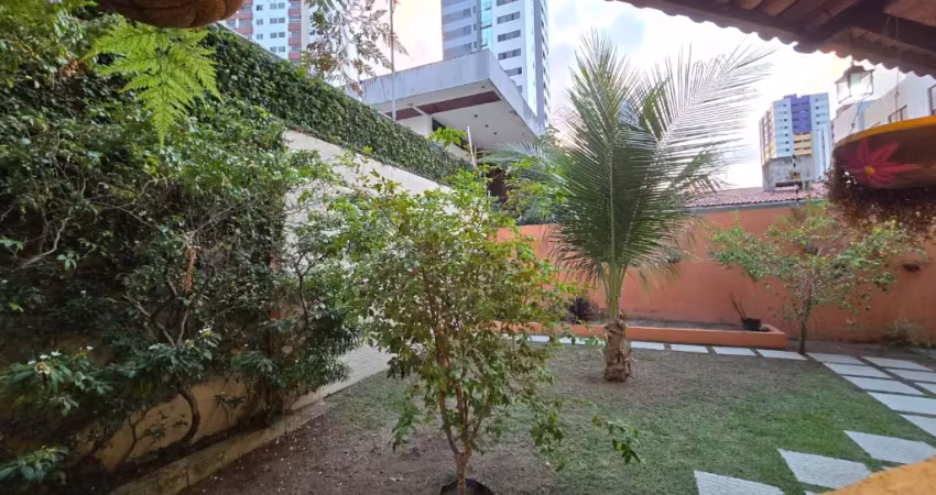 Excelente Casa Praia de Manaíra com 4 quartos, vagas de garagem