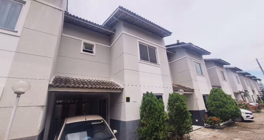 Casa em Condominio no Bairro Itaperi a poucos metros da Av Silas Munguba