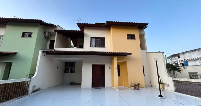 Espetacular Casa Duplex em Condominio vizinho a Carajás na Av Godolfredo Maciel !