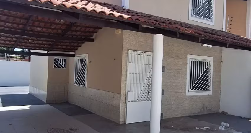 Casa duplex com 4 quartos de  esquina  a poucos metros da av silas munguba e da uece!