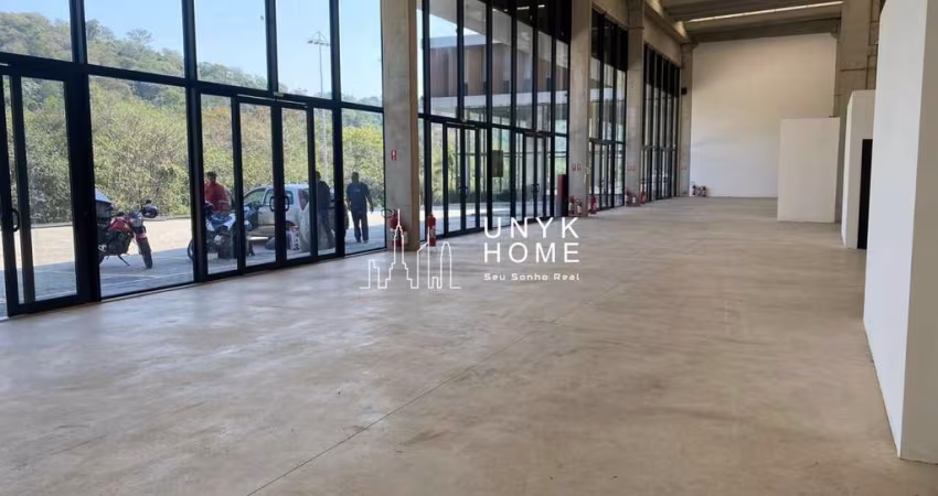 Aluga-se sala comercial de alto padrão