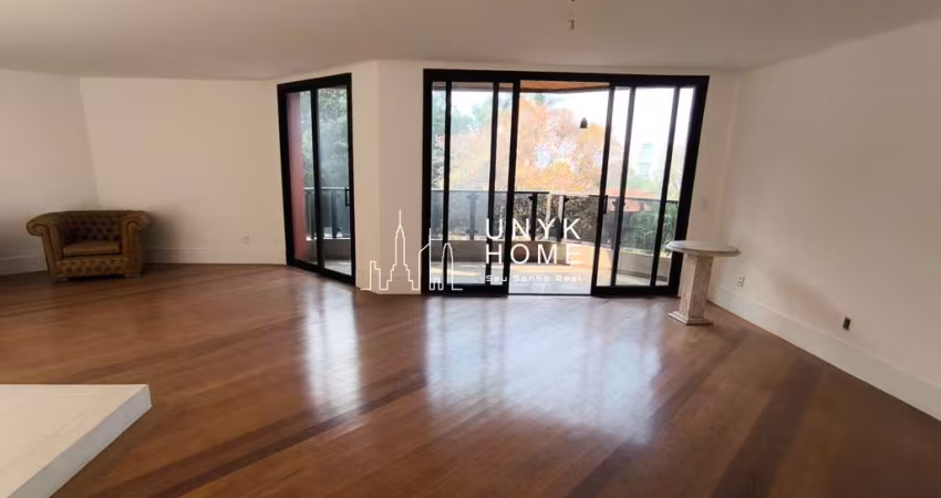 Apartamento amplo e sofisticado com 3 suítes, 212 m² privativos e 4 vagas de garagem.