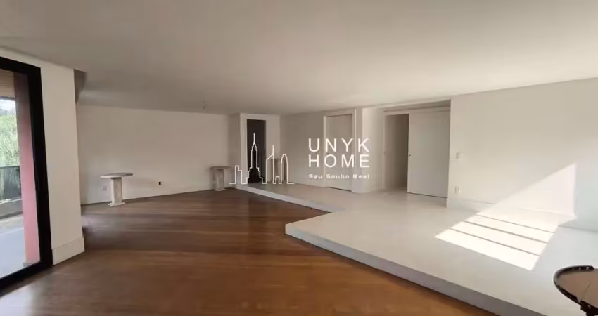 Apartamento amplo e sofisticado com 3 suítes, 212 m² privativos e 4 vagas de garagem.