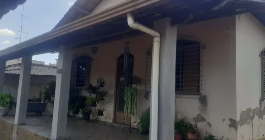 Vendo casa colonial bairro mediterraneo (melo viana) -esmeraldas-mg.