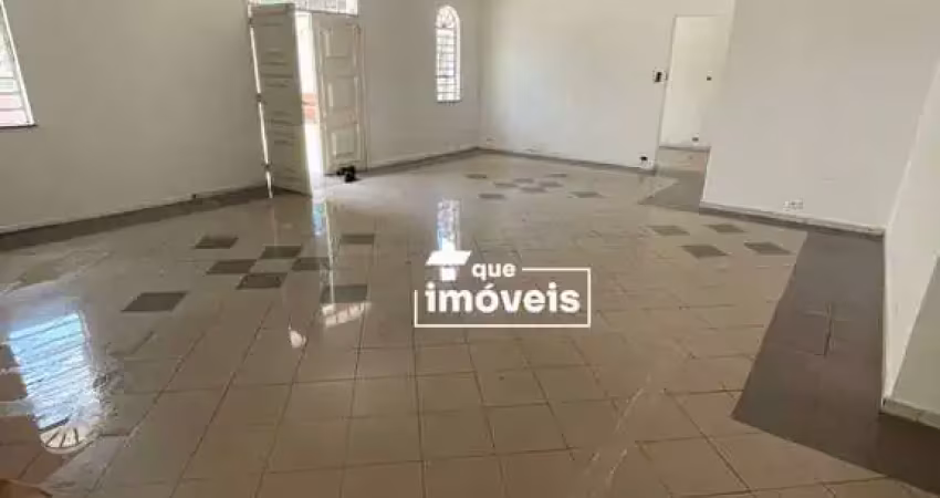 Casa térrea ampla com 4 dormitórios, piscina, 6 vagas a 150m do parque vila lobos