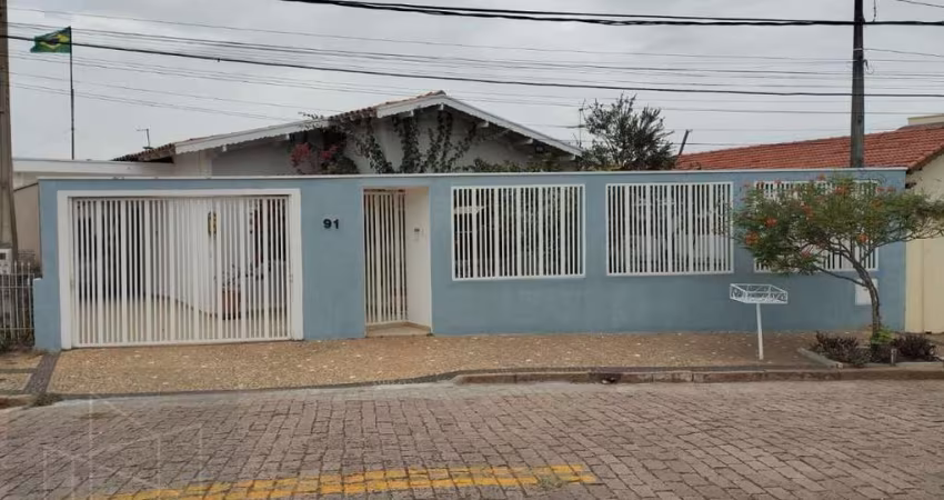 Casa para Venda em Valinhos, Vila São José, 4 dormitórios, 3 suítes, 2 banheiros, 6 vagas