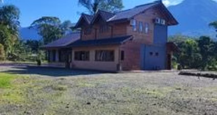 CASA  DE CAMPO ESCRITURADA