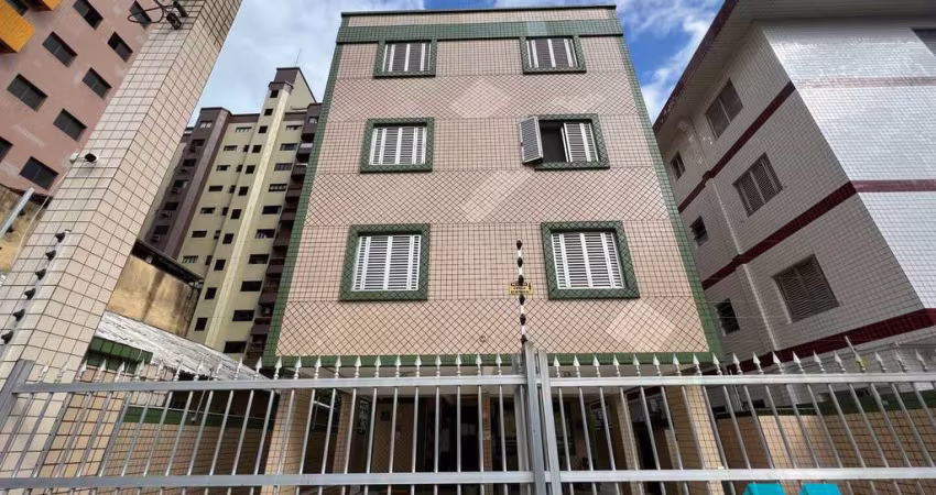 Kitão reformado com garagem, a 150 m da praia no Boqueirão em Praia Grande