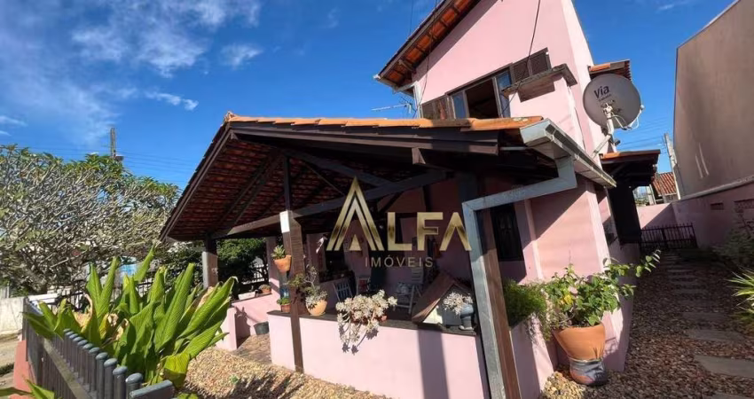 Linda casa em Penha a poucos metros da Praia da Armação