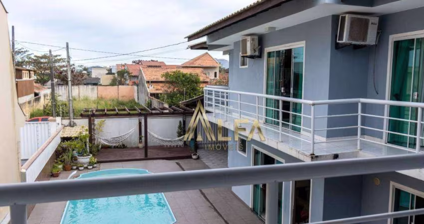 Sobrado alto padrão com 4 dormitórios à venda, 330 m² por R$ 2.800.000 - Meia Praia - Navegantes/SC