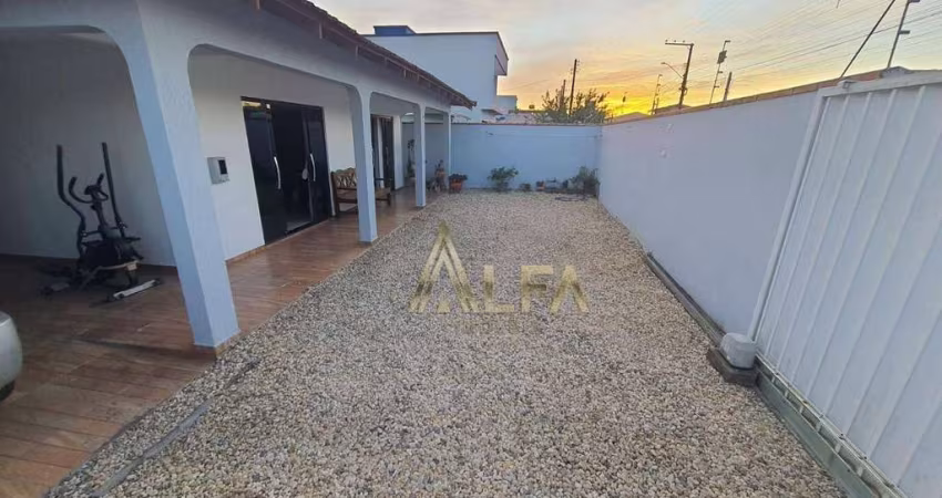 Casa com 5 dormitórios à venda, 300 m² por R$ 750.000 - Centro - Navegantes/SC