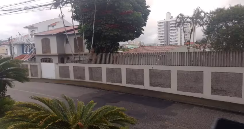 Casa à venda no Barreiros, São José 