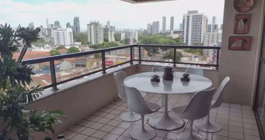 Excelente apartamento localizado nas Graças, com 261,70m² de área útil.