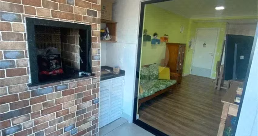 Apartamento com 2 quartos sendo 1 suíte no Boqueirão  - 1 Vaga Coberta e Livre