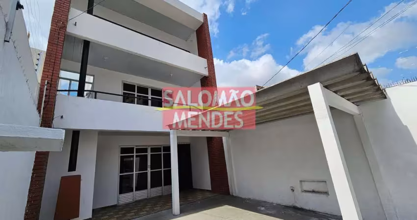 Edifício comercial com 03 pisos e 04 vagas no chaco junto a duque