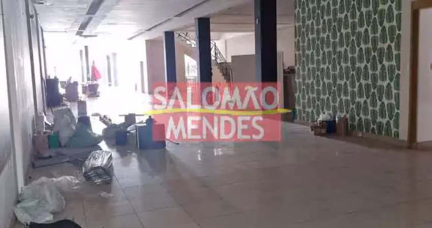 Prédio em 03 pavimentos, com 16 vagas de garagem e elevador no bairro Batista Campos, em Rua de gra