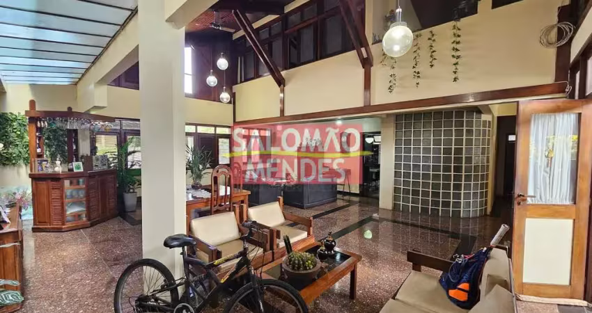 Casa em Condomínio Fechado tipo Chalé.. 02 pisos, 04 vagas, Condomínio Completo.
