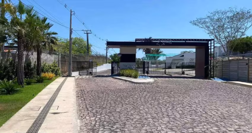 Casa Duplex em condomínio fechado na Kennedy