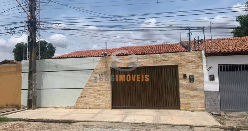 Casa com 3 quartos para alugar na Rua Nilo Peçanha, Lourival Parente, Teresina